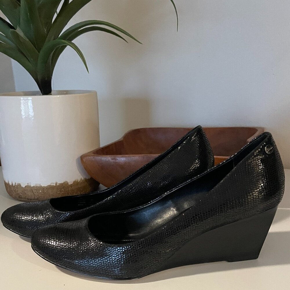 Calvin Klein Black Embossed Saxton Wedge size 8